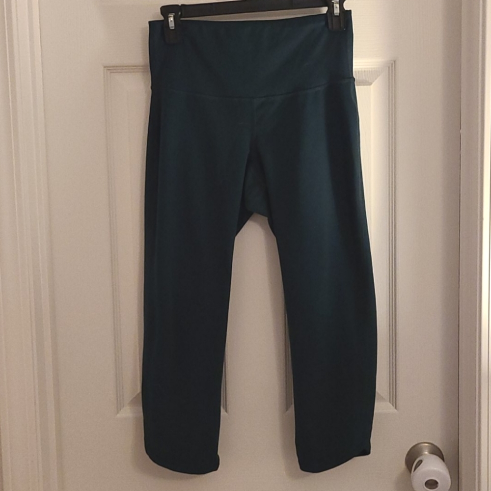 Old navy ponderosa green capri leggings